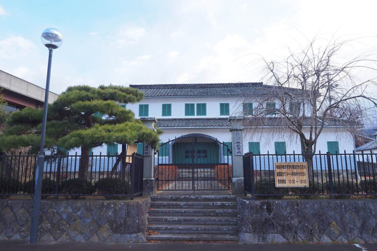 坂城町歴史民俗資料館（旧格致学校）