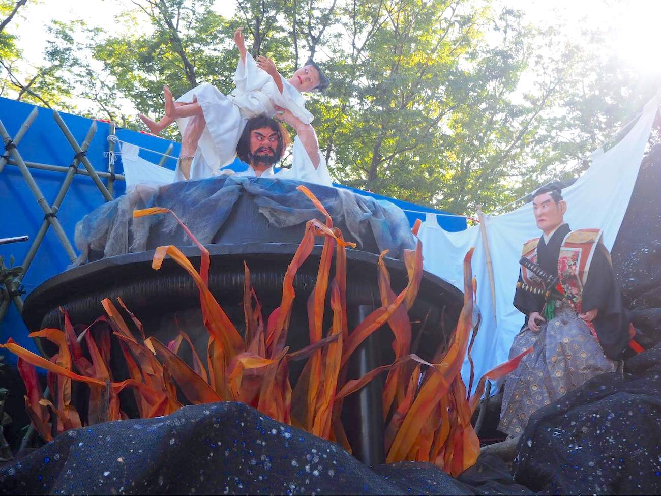 石川五右衛門 釜茹での刑に処される と題された人形は 穂高人形保存会保尊教室による制作 Skima信州