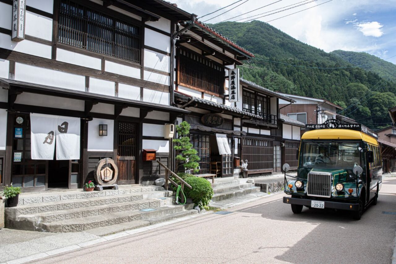 木曽平沢「丸嘉小坂漆器店」|塩尻市