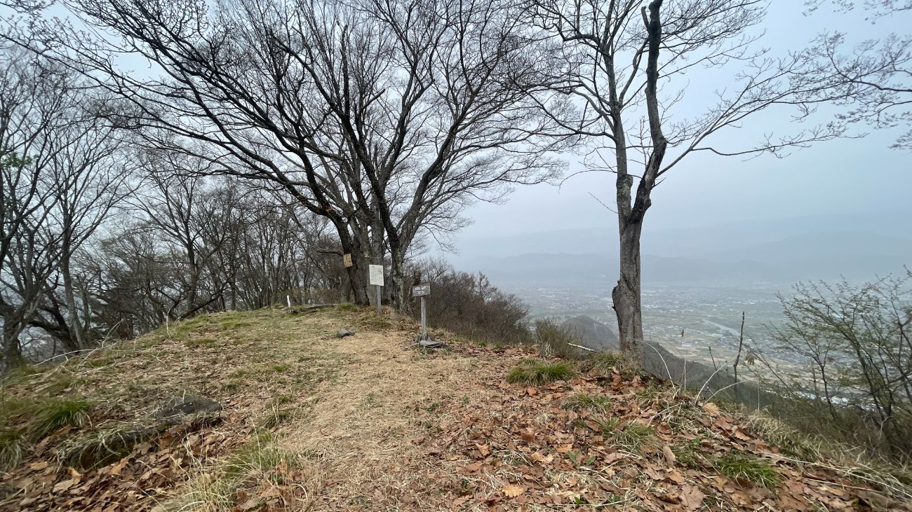 長野市街地を見下ろす絶景「尼巌城跡」トレッキング