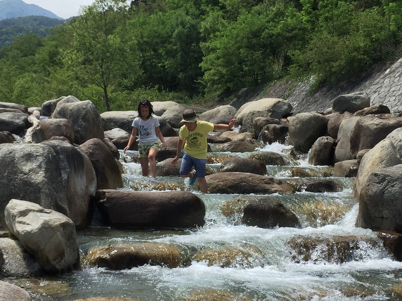 子ども連れでも安心！片桐松川の川遊びスポットで自然を満喫しよう｜松川町